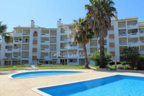 Apartamento t3 com terraço , garagem e piscina
