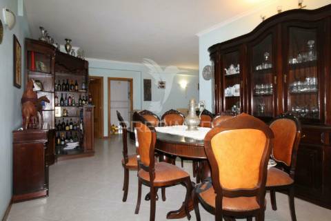 Apartamento t3 com terraço , garagem e piscina