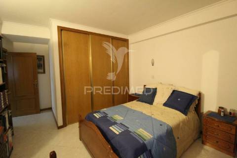 Apartamento t3 com terraço , garagem e piscina