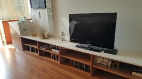 Apartamento t1 em alfama”.
