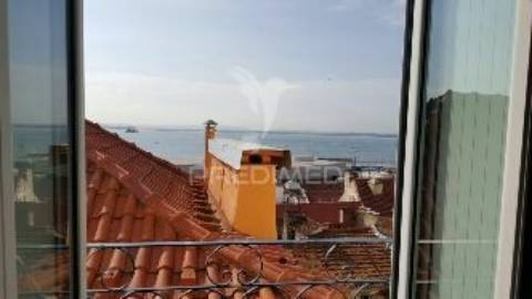 Apartamento t1 em alfama”.