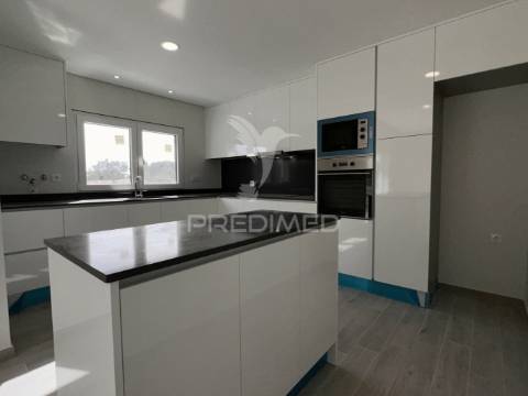 Moradia geminada t4 - alto das vinhas - sesimbra