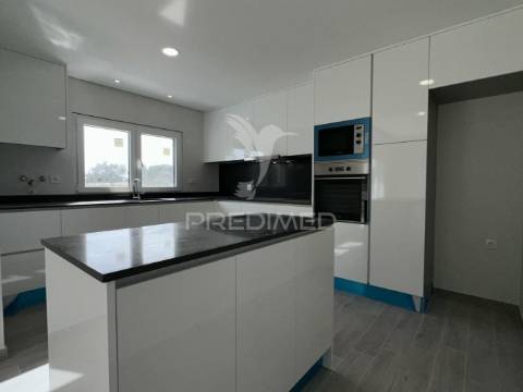 Moradia geminada t4 - alto das vinhas - sesimbra