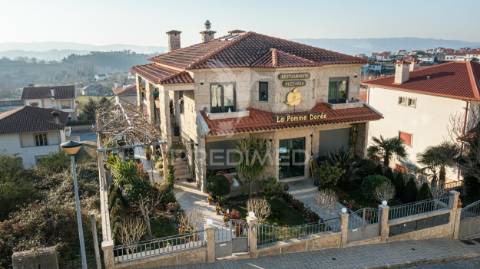 Restaurante + moradia t3 em fafe