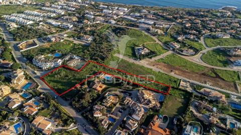 Terreno urbanizável com vista mar junto à praia da luz, lagos