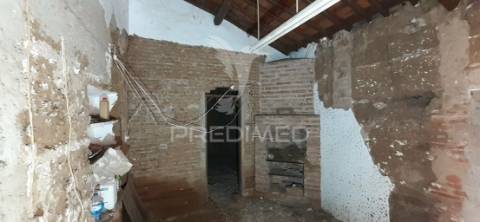 Moradia t2 para recuperar em selmes – vidigueira