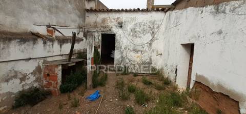 Moradia t2 para recuperar em selmes – vidigueira