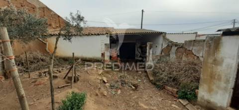 Moradia t2 para recuperar em selmes – vidigueira
