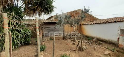 Moradia t2 para recuperar em selmes – vidigueira