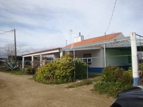Herdade com 145 ha em vila viçosa
