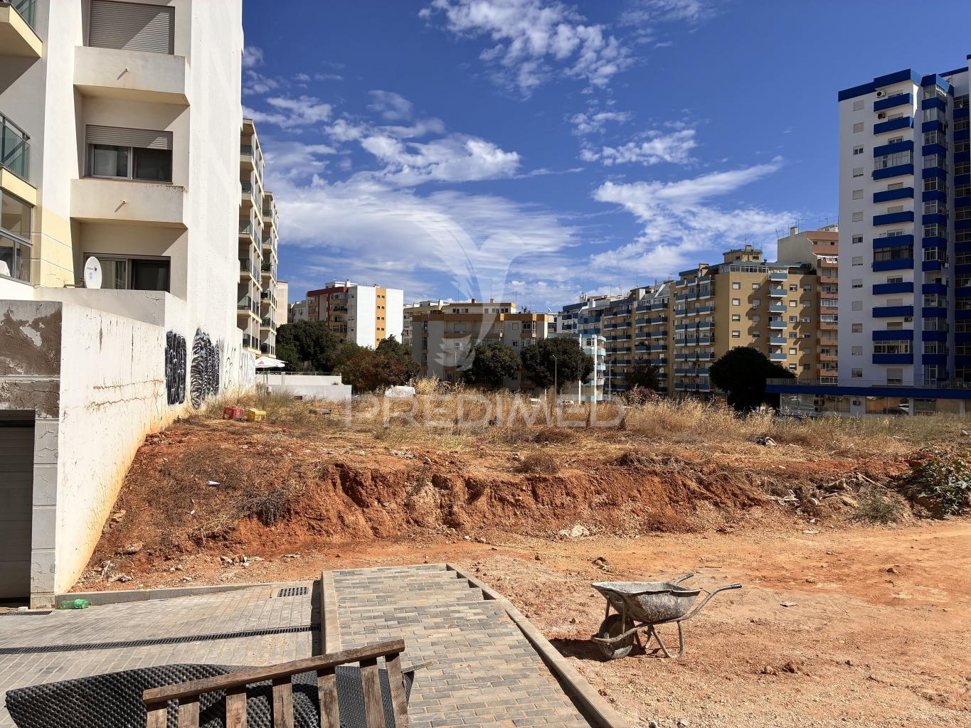 Lote de terreno para construção de prédio com 20 fogos 5 pisos