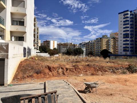 Lote de terreno para construção de prédio com 20 fogos 5 pisos