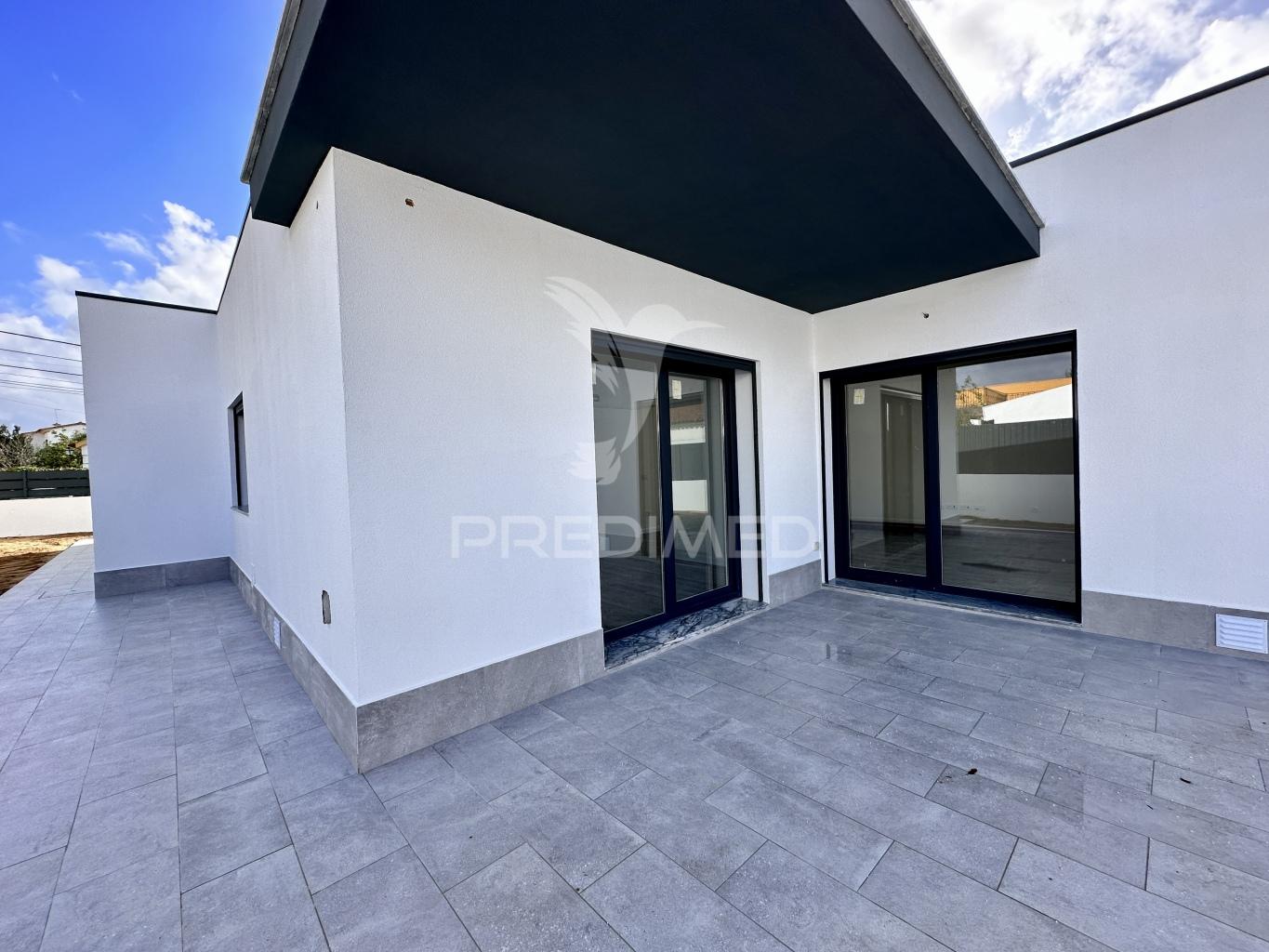 Moradia nova v4 com piscina zona nobre azeitão - boas áreas.