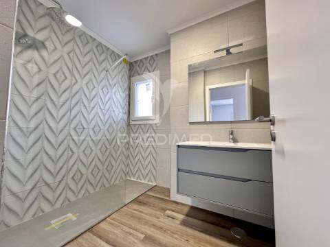Moradia nova v4 com piscina zona nobre azeitão - boas áreas.