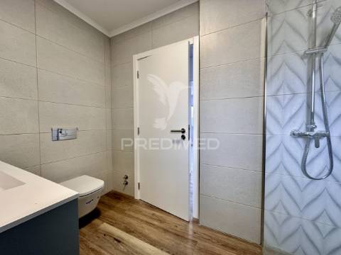 Moradia nova v4 com piscina zona nobre azeitão - boas áreas.