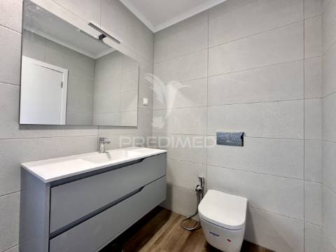 Moradia nova v4 com piscina zona nobre azeitão - boas áreas.