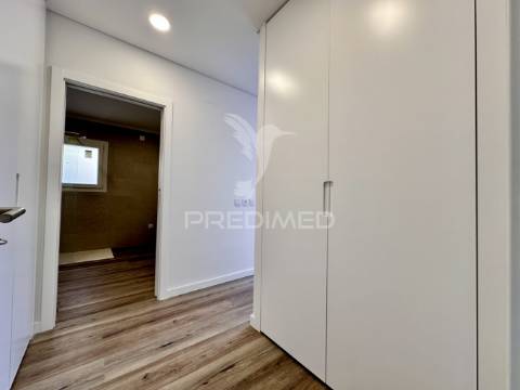 Moradia nova v4 com piscina zona nobre azeitão - boas áreas.