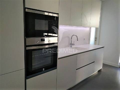 Apartamento t4, na rua n.s. fátima, à boavista - porto