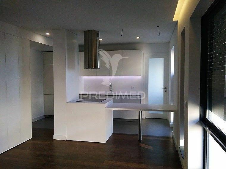 Apartamento t4, na rua n.s. fátima, à boavista - porto
