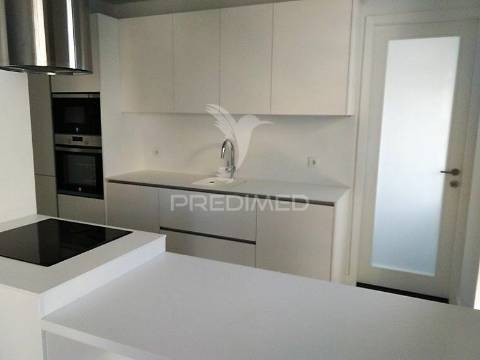 Apartamento t4, na rua n.s. fátima, à boavista - porto