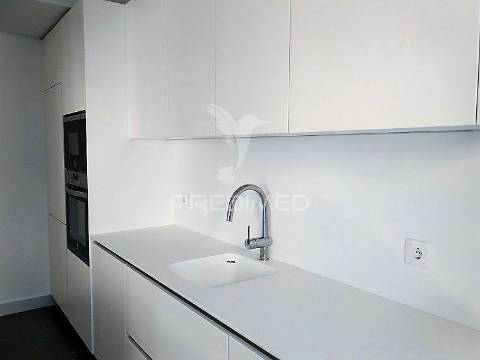 Apartamento t4, na rua n.s. fátima, à boavista - porto