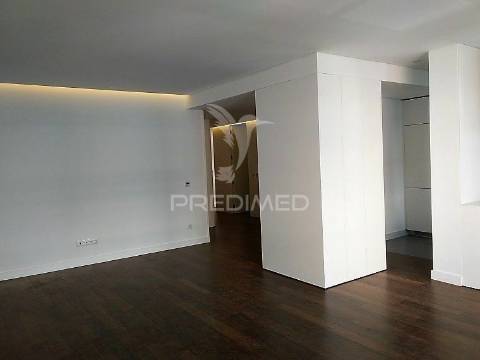 Apartamento t4, na rua n.s. fátima, à boavista - porto
