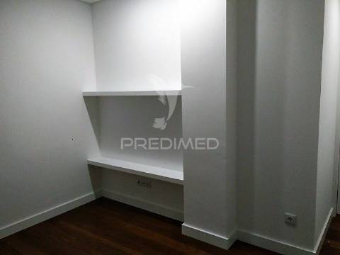 Apartamento t4, na rua n.s. fátima, à boavista - porto