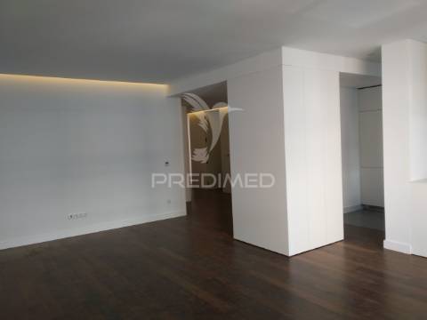 Apartamento t4, na rua n.s. fátima, à boavista - porto