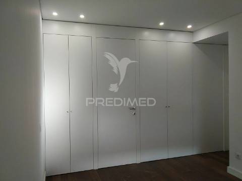 Apartamento t4, na rua n.s. fátima, à boavista - porto