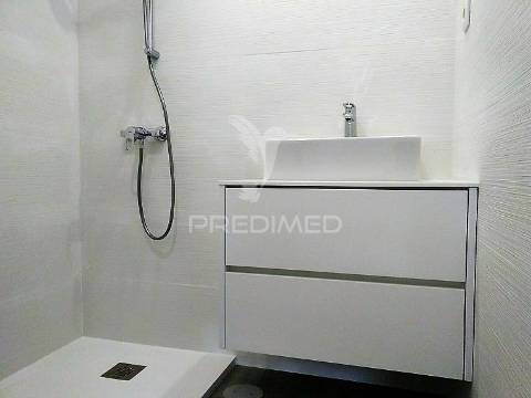 Apartamento t4, na rua n.s. fátima, à boavista - porto