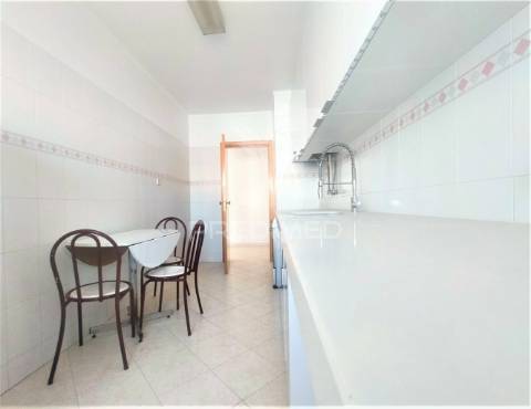 Apartamento t3 | com parqueamento  | alfragide