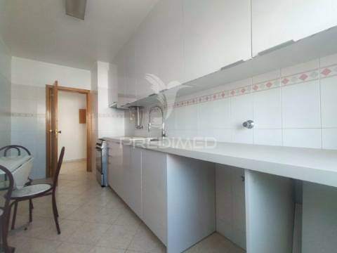 Apartamento t3 | com parqueamento  | alfragide
