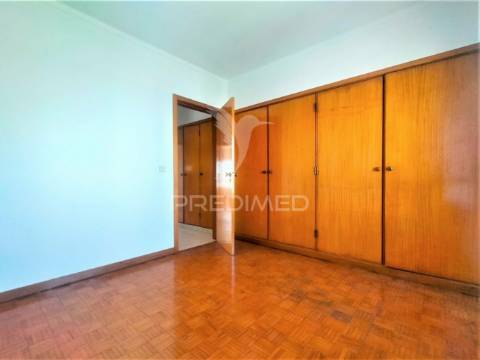 Apartamento t3 | com parqueamento  | alfragide