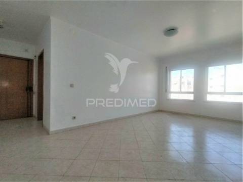 Apartamento t3 | com parqueamento  | alfragide