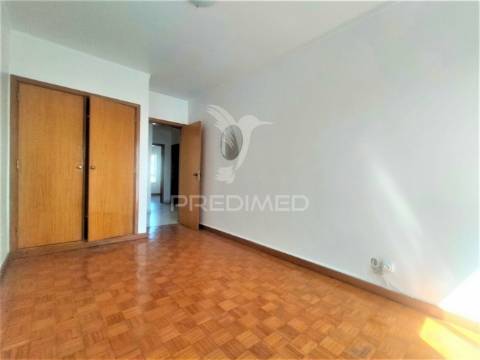 Apartamento t3 | com parqueamento  | alfragide