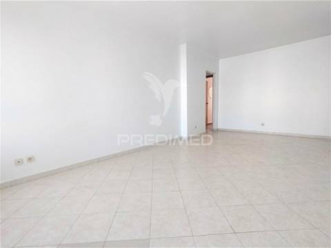Apartamento t3 | com parqueamento  | alfragide