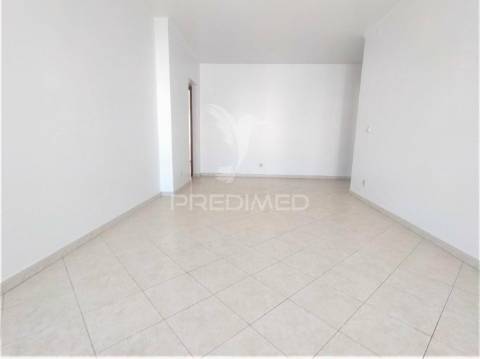 Apartamento t3 | com parqueamento  | alfragide