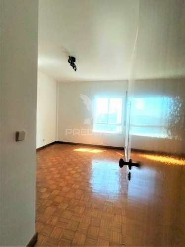 Apartamento t3 | com parqueamento  | alfragide