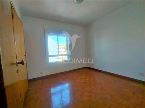 Apartamento t3 | com parqueamento  | alfragide