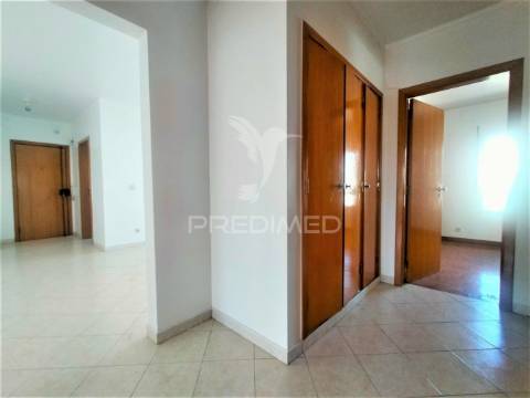 Apartamento t3 | com parqueamento  | alfragide