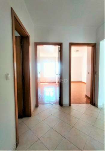 Apartamento t3 | com parqueamento  | alfragide