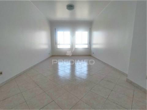 Apartamento t3 | com parqueamento  | alfragide