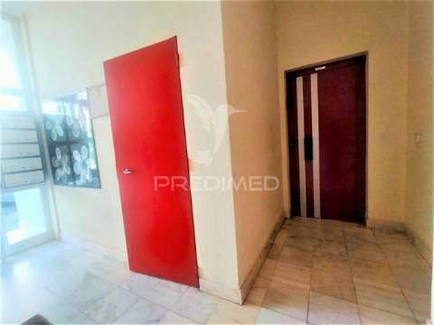 Apartamento t3 | com parqueamento  | alfragide