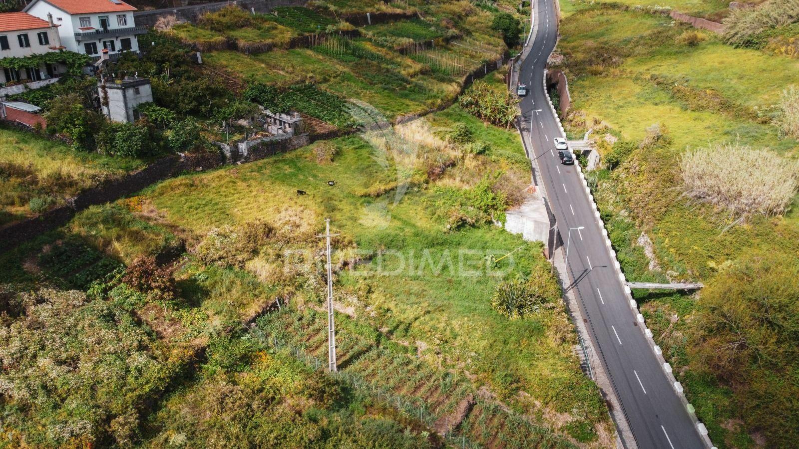 Terreno urbanizável situado calheta com 1.008,00 m².
