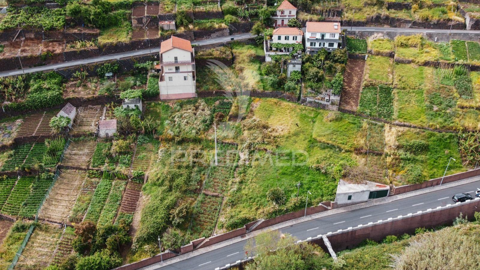 Terreno urbanizável situado calheta com 1.008,00 m².