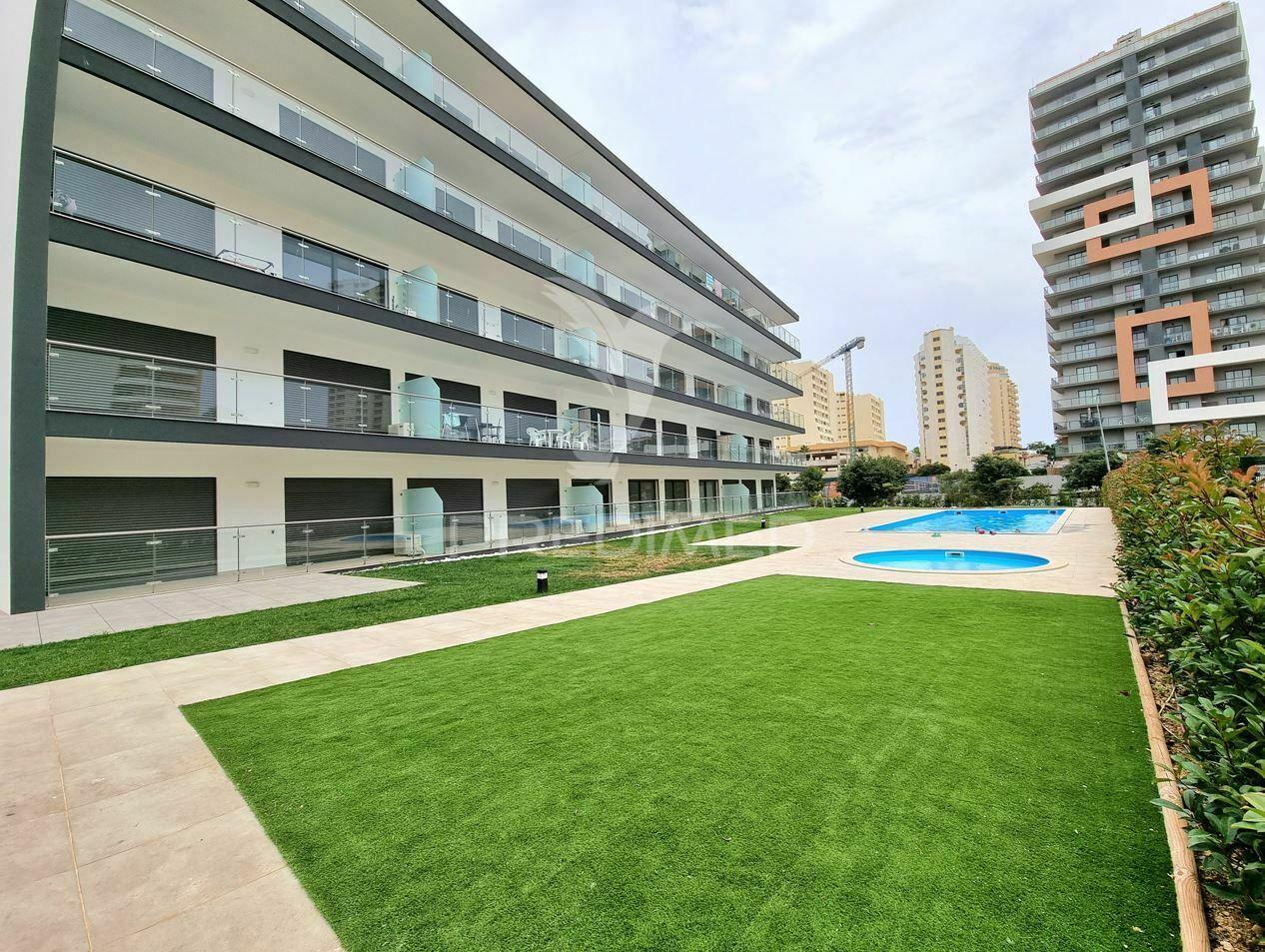 Apartamento t1 novo, piscina, garagem, a 200 metros da praia da rocha