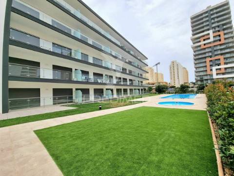 Apartamento t1 novo, piscina, garagem, a 200 metros da praia da rocha