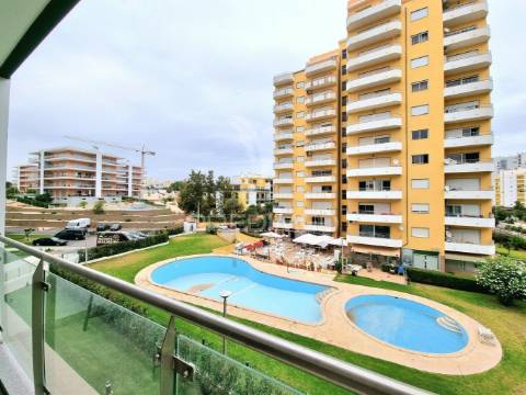 Apartamento t1 novo, piscina, garagem, a 200 metros da praia da rocha