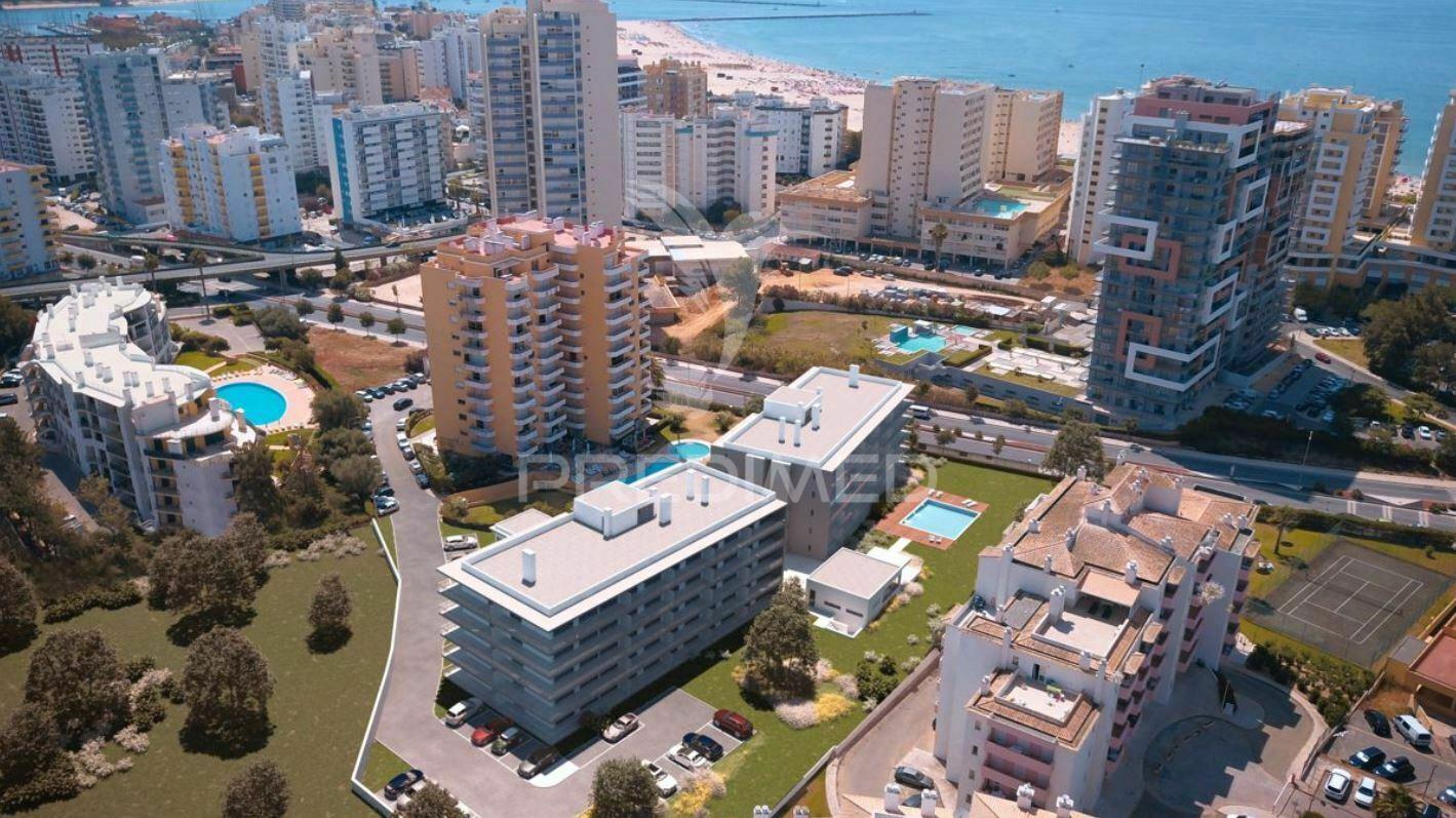 Apartamento t1 novo, piscina, garagem, a 200 metros da praia da rocha
