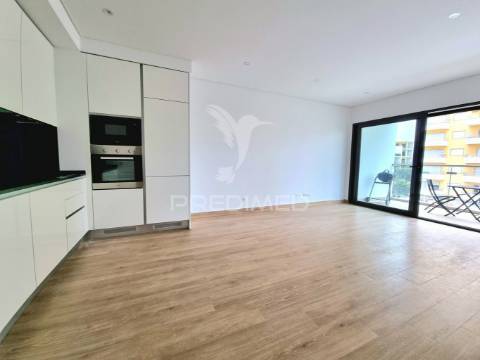 Apartamento t1 novo, piscina, garagem, a 200 metros da praia da rocha